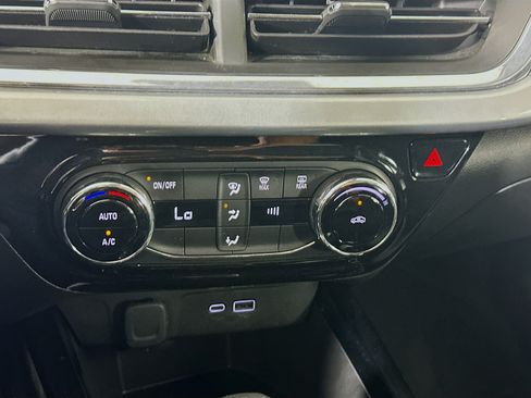 Used 2024 Chevrolet Trax LT FWD image 23