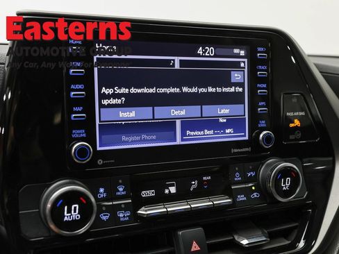 Used 2021 Toyota Highlander L AWD/4WD image 19