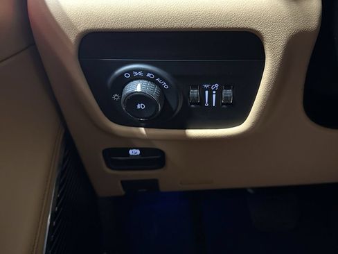 Used 2023 Jeep Grand Cherokee L Summit AWD/4WD image 19