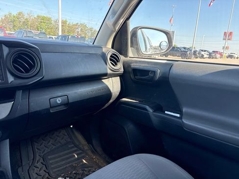 Used 2016 Toyota Tacoma SR RWD image 18