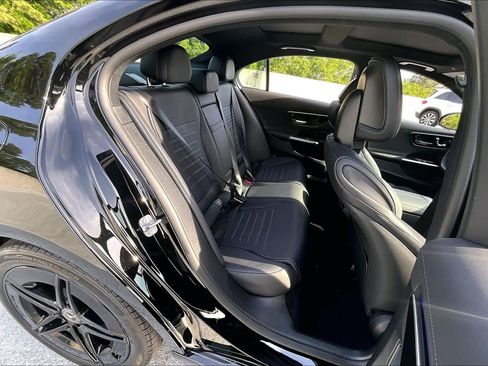 Used 2025 Mercedes-Benz C 300 4MATIC Sedan image 19