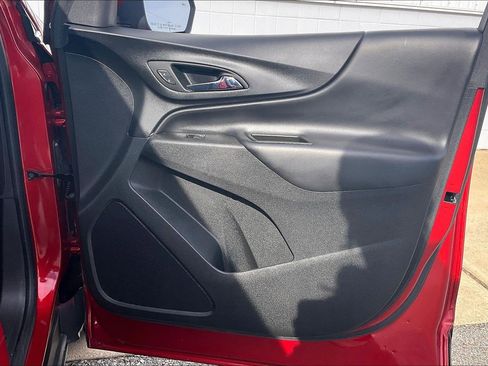 Used 2023 Chevrolet Equinox LT image 28