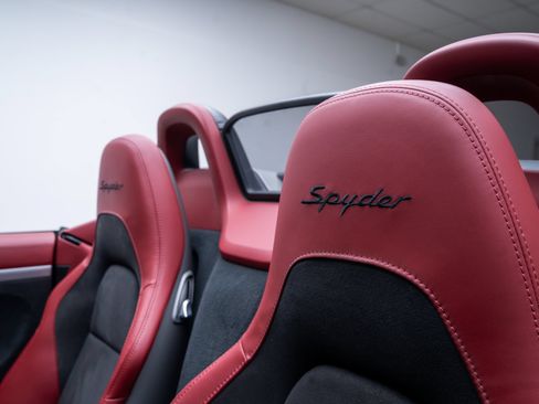Used 2021 Porsche 718 Boxster Spyder RWD image 30