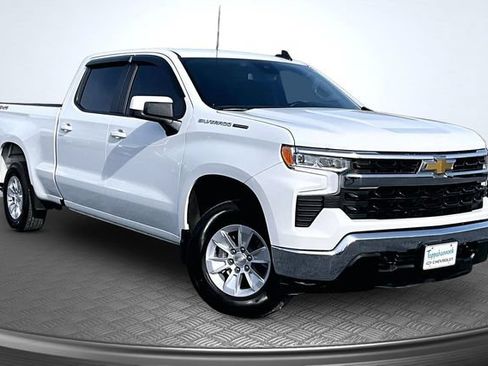Used 2023 Chevrolet Silverado 1500 LT AWD/4WD image 3