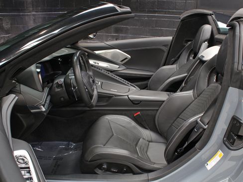 Used 2024 Chevrolet Corvette Stingray Premium Conv w/ Z51 Performance Package RWD image 40