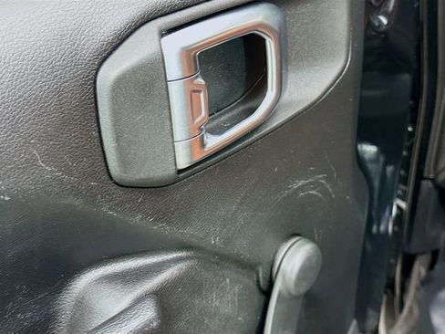 Used 2023 Jeep Gladiator Sport image 20