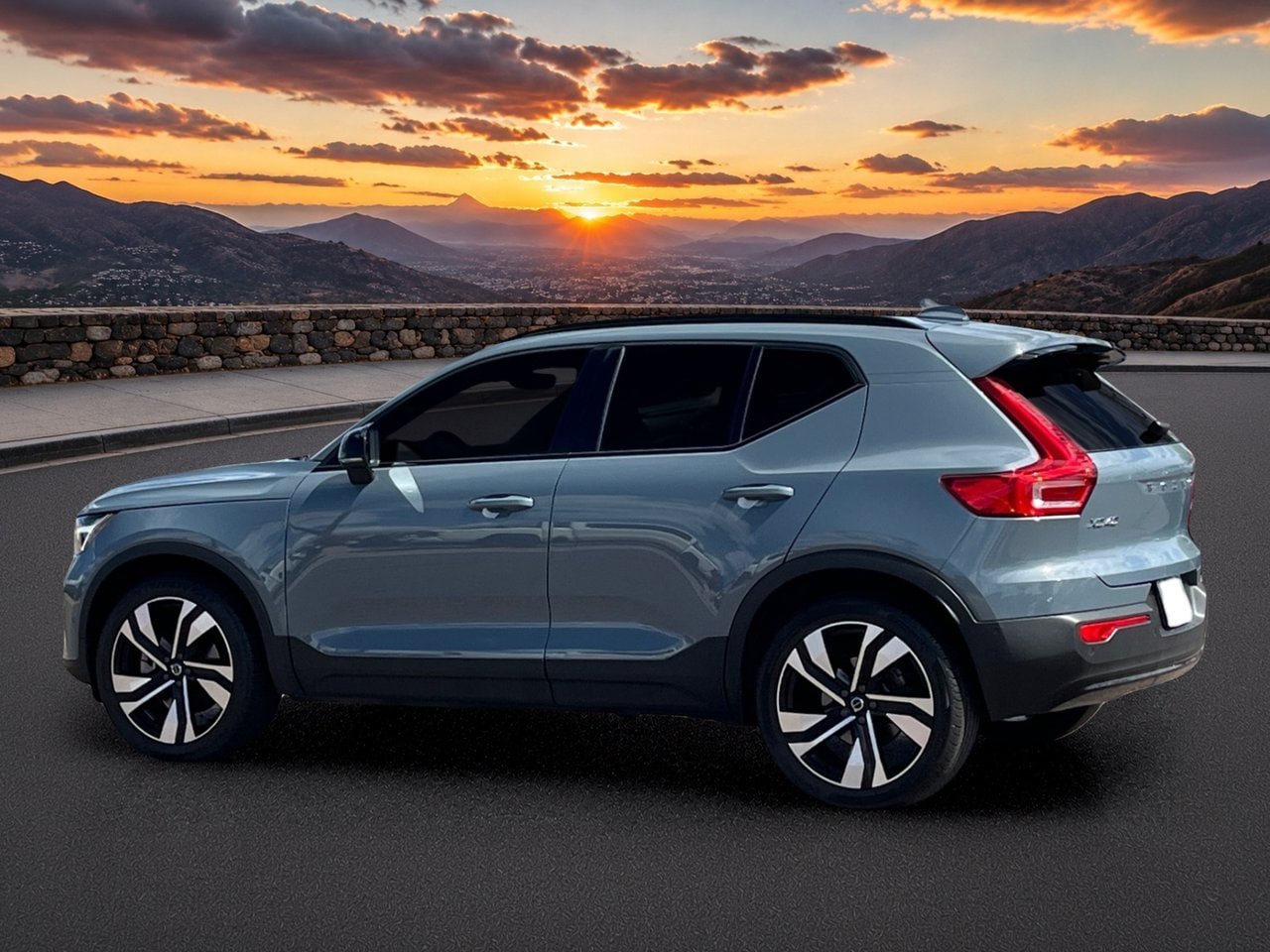 Used 2023 Volvo XC40 B5 Ultimate w/ Protection Package Premier AWD/4WD image 4