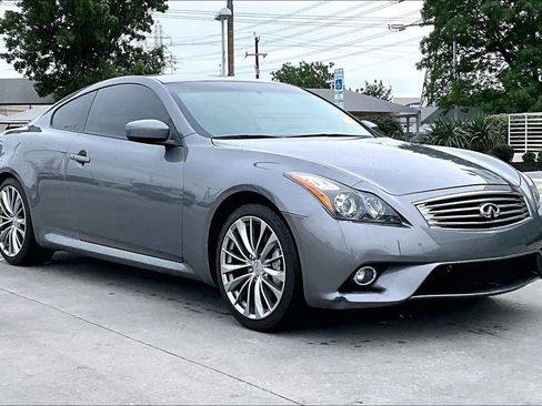 Used 2015 INFINITI Q60 Sport RWD image 2