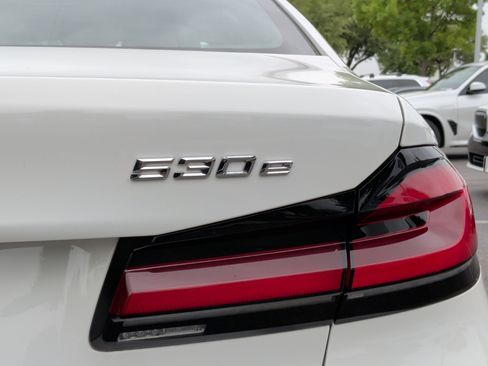 Used 2023 BMW 530e w/ Premium Package image 11