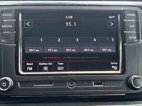 Used 2013 Volkswagen Beetle 2.0T image 22