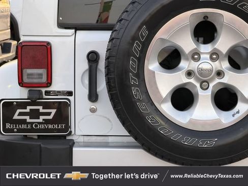 Used 2013 Jeep Wrangler Unlimited Sahara AWD/4WD image 10