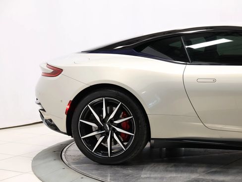 Used 2017 Aston Martin DB11 V12 RWD image 70