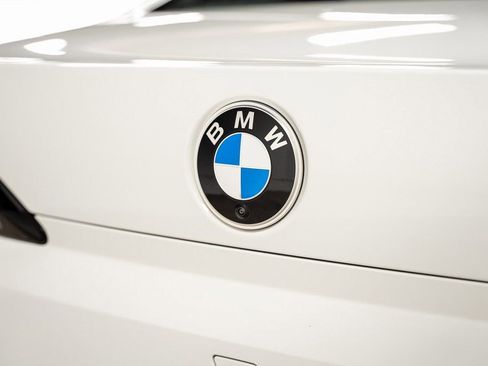 Used 2023 BMW 740i w/ Luxury Rear Seating Package image 23