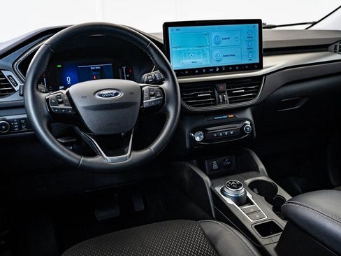 Used 2024 Ford Escape SE w/ Class II Trailer Tow Package FWD image 4