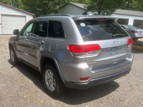 Used 2018 Jeep Grand Cherokee Laredo AWD/4WD image 8