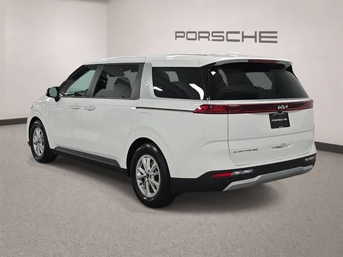 Used 2022 Kia Carnival LX FWD image 3