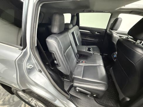 Used 2016 Toyota Highlander XLE AWD/4WD image 26