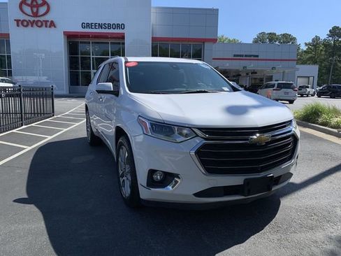 Used 2020 Chevrolet Traverse Premier FWD image 2