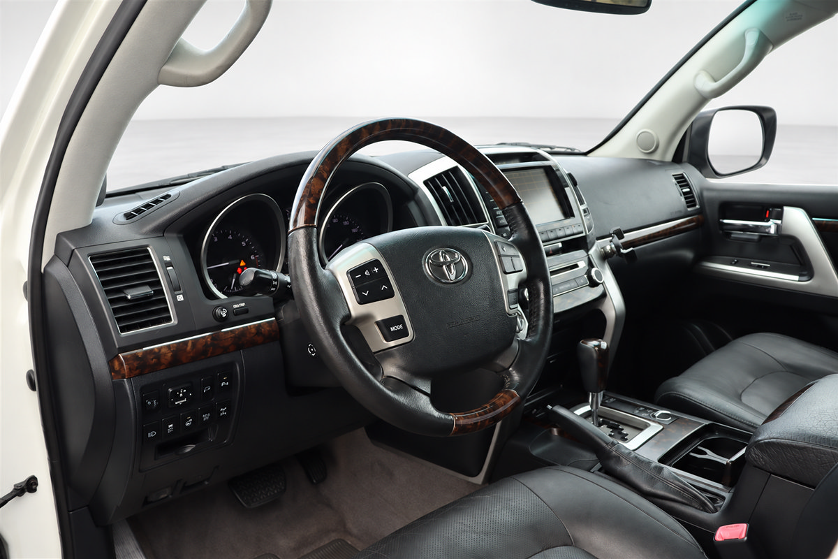 Used 2015 Toyota Land Cruiser AWD/4WD image 27