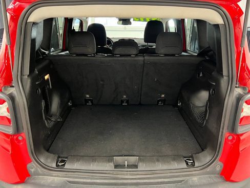 Used 2020 Jeep Renegade Latitude w/ Cold Weather Group AWD/4WD image 12