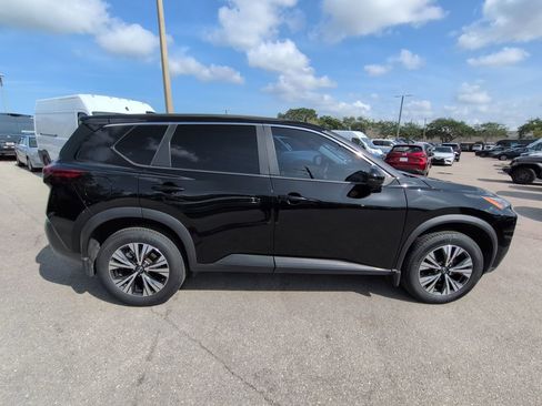Used 2023 Nissan Rogue SV FWD image 4