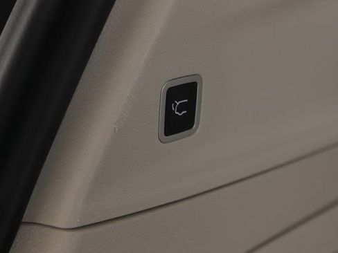 Used 2021 Chrysler Pacifica Touring-L image 30