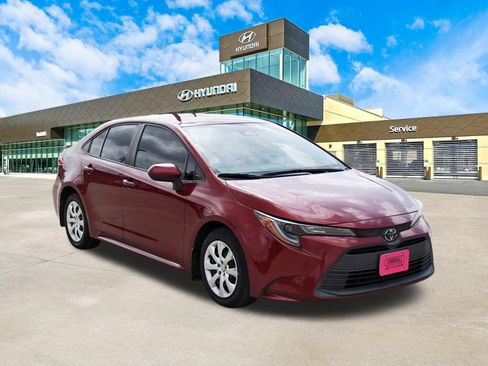 Used 2023 Toyota Corolla LE FWD image 3