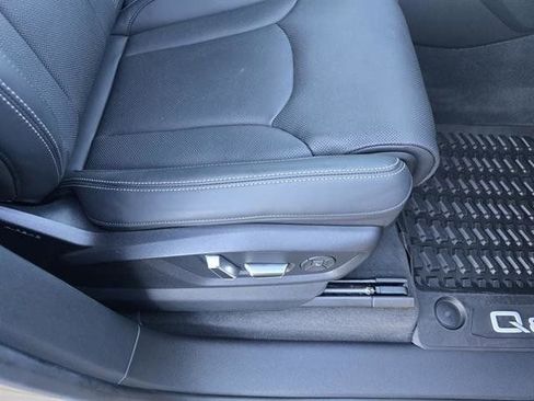 Certified 2024 Audi Q8 Prestige image 17