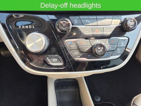 Used 2023 Chrysler Pacifica Touring-L FWD image 20