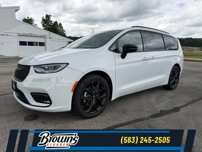 Used 2025 Chrysler Pacifica Limited