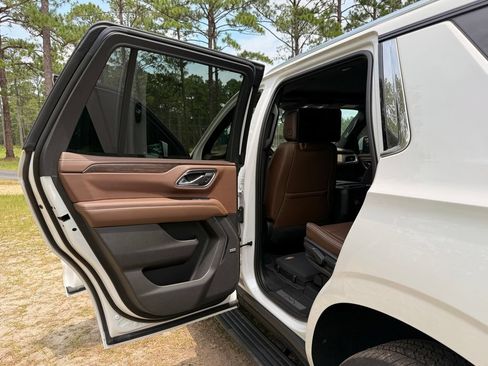 Used 2021 Chevrolet Tahoe High Country w/ Premium Package RWD image 25