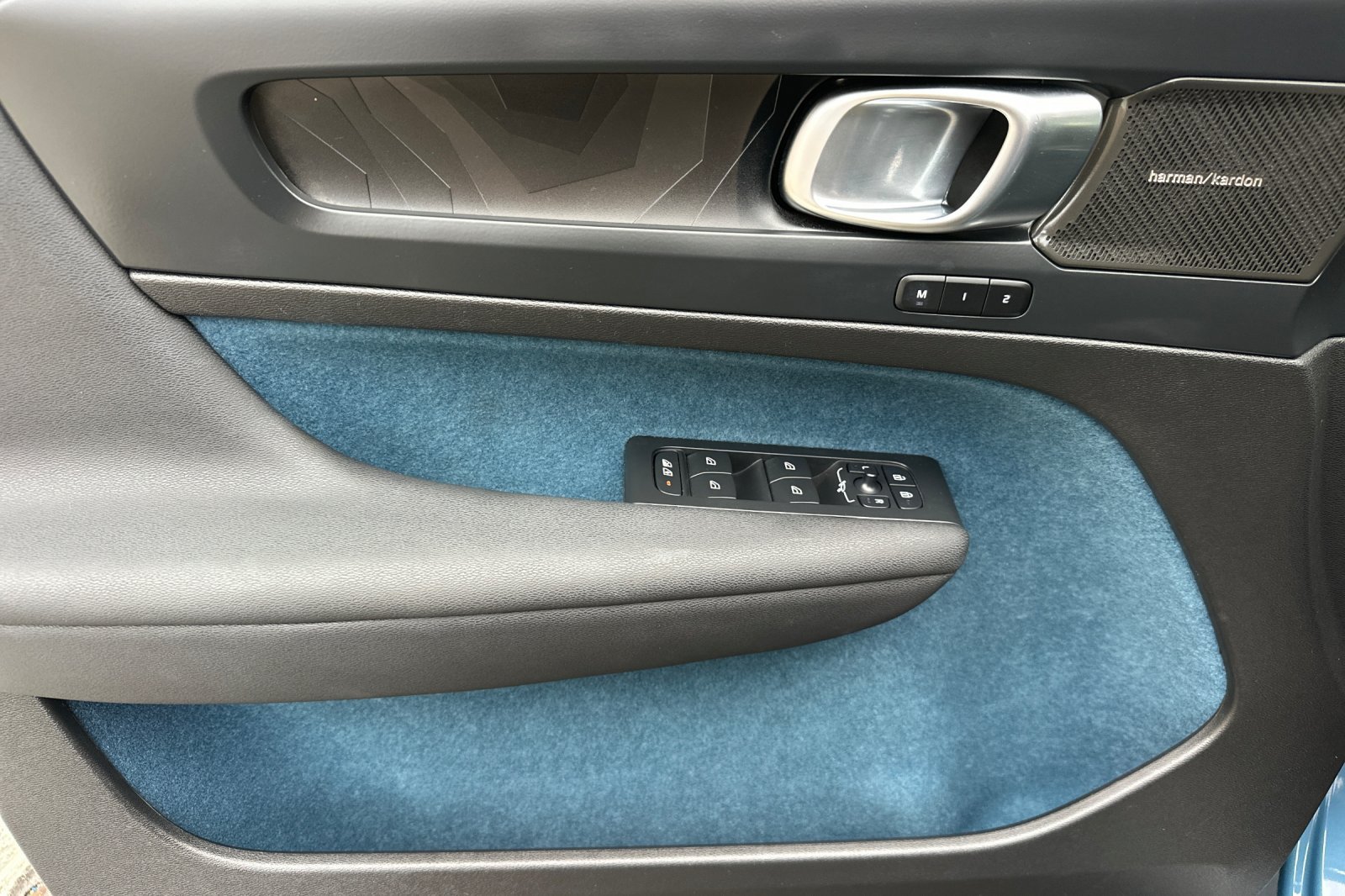 Certified 2023 Volvo XC40 Recharge Ultimate w/ Protection Package Premier AWD/4WD image 12