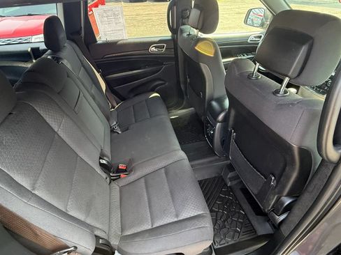 Used 2019 Jeep Grand Cherokee Laredo AWD/4WD image 31