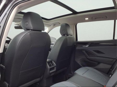 New 2026 Volkswagen Tiguan SE image 12