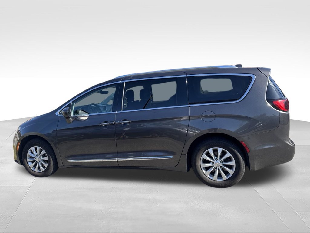Used 2019 Chrysler Pacifica Touring-L FWD image 10