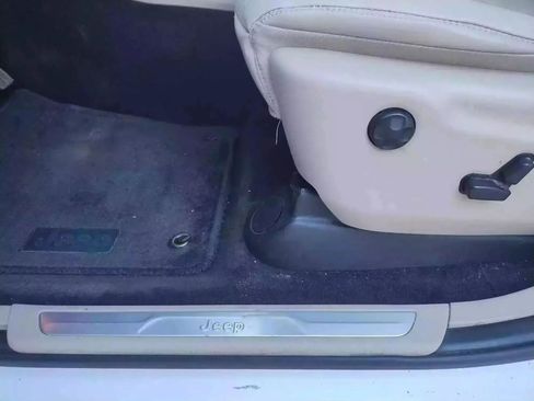 Used 2015 Jeep Grand Cherokee Limited image 37