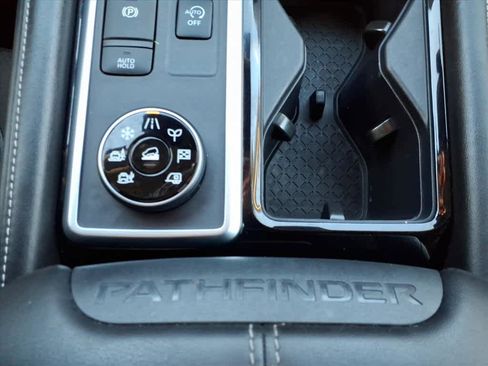 Certified 2024 Nissan Pathfinder SL w/ Black Appearance Package image 20