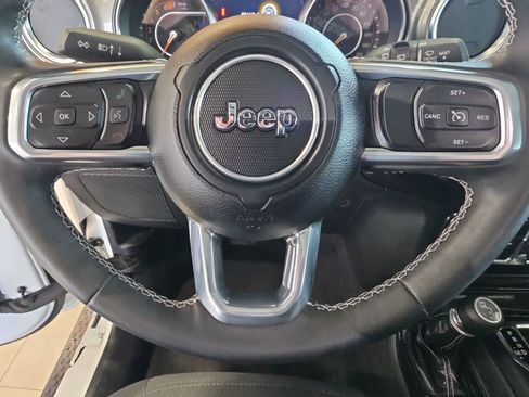 Used 2023 Jeep Wrangler Unlimited Sahara AWD/4WD image 19