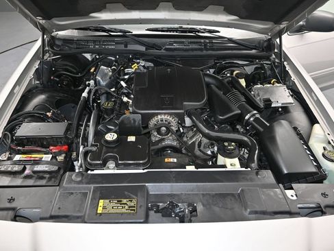 Used 2006 Ford Crown Victoria LX RWD image 12