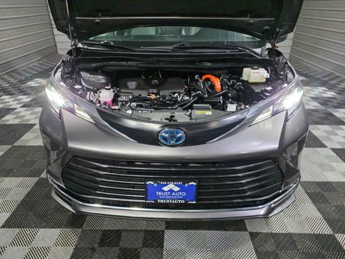 Used 2024 Toyota Sienna XLE w/ XLE Plus Package AWD/4WD image 39