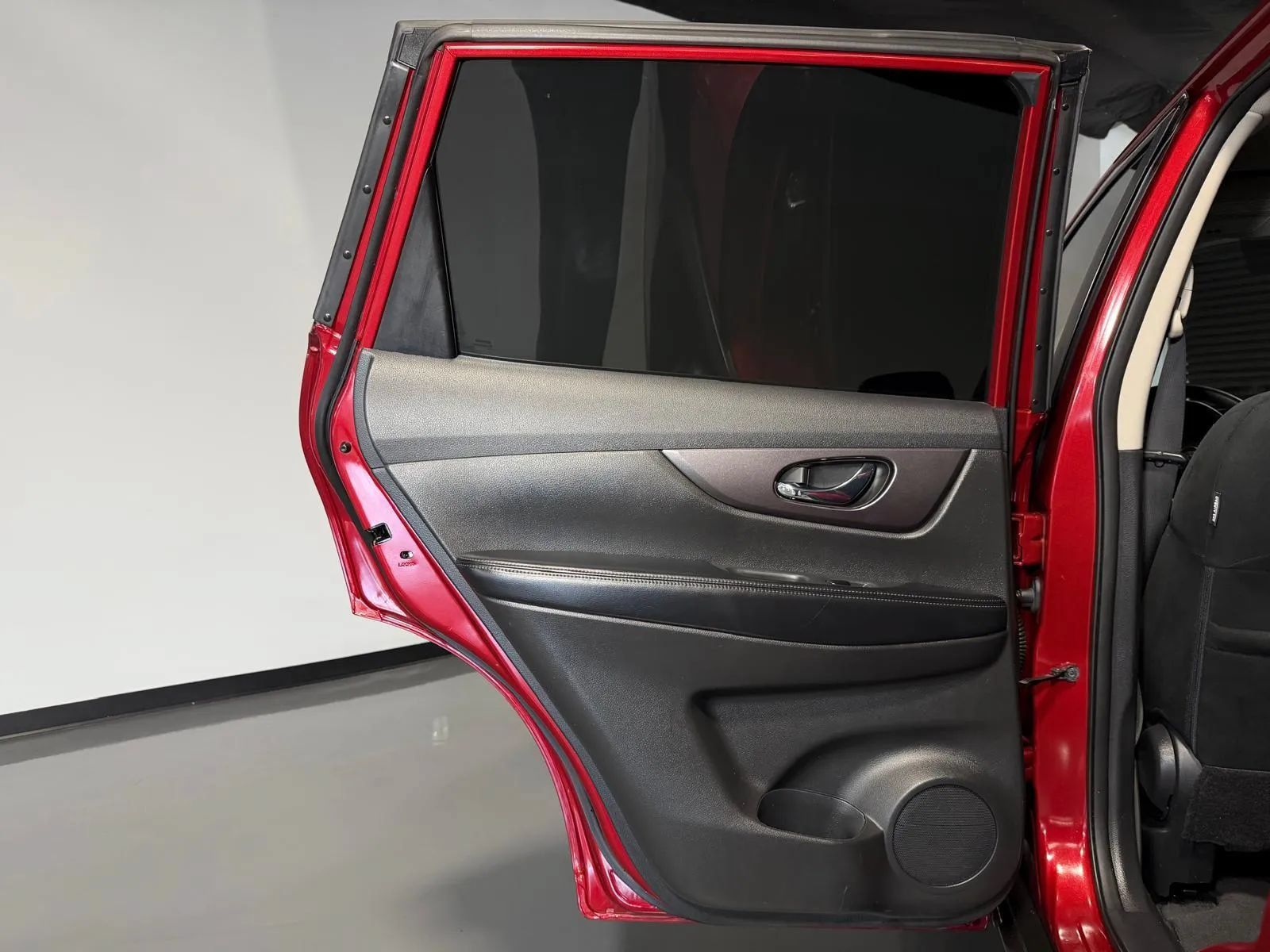 Used 2016 Nissan Rogue S FWD image 15
