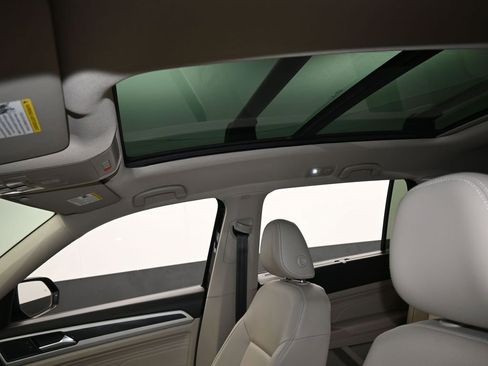 Used 2023 Volkswagen Atlas SEL R-Line image 11