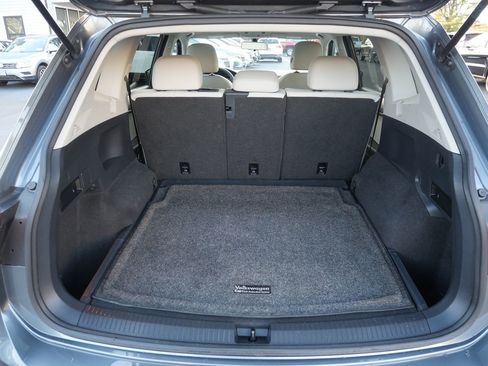 Used 2020 Volkswagen Tiguan SE w/ Panoramic Sunroof Package image 35