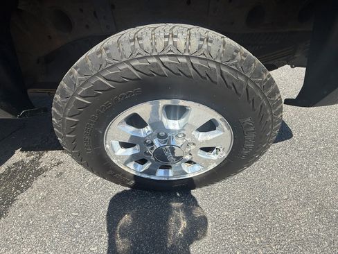 Used 2011 GMC Sierra 2500 SLT w/ Suspension Package, Off-Road AWD/4WD image 17