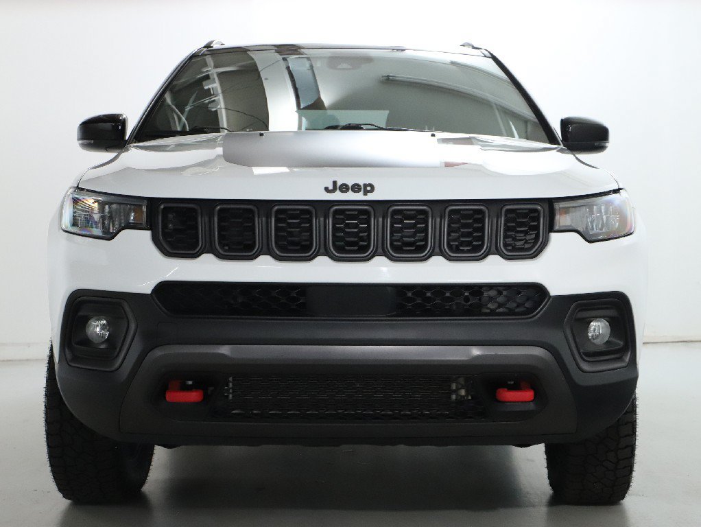Used 2025 Jeep Compass Trailhawk AWD/4WD image 5