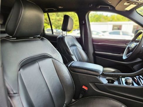 Used 2024 Jeep Grand Cherokee Limited image 14