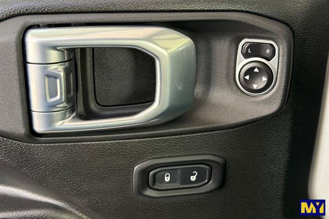 Used 2025 Jeep Wrangler Unlimited Rubicon w/ Convenience Group AWD/4WD image 12