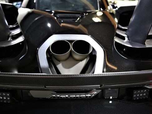 Used 2020 McLaren Senna image 34