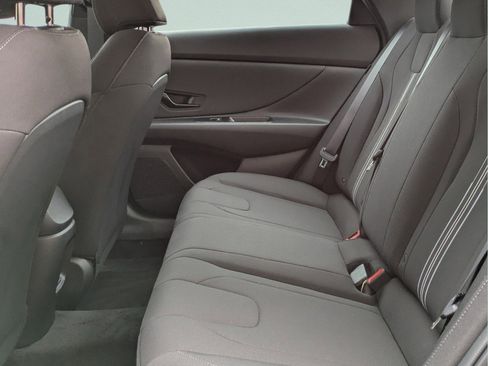Certified 2025 Hyundai Elantra SEL FWD image 10
