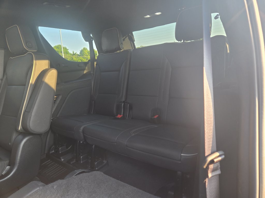 Used 2023 GMC Yukon SLT w/ SLT Premium Package AWD/4WD image 9